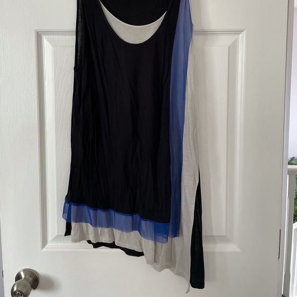 BCBG Medium Top - Picture 2 of 4